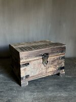Houten kistje oud hout | Houten kistje truckwood  A small
