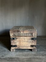 Houten kistje oud hout | Houten kistje truckwood  A small