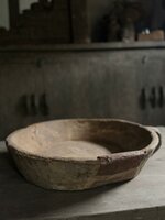 Grote houten rond schaal met handvat L Aura Peeperkorn B