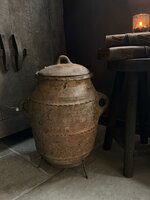 Antieke Marokkaanse Berber pot op standaard Hoffz