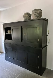 Stoere dichte kast old black Gili