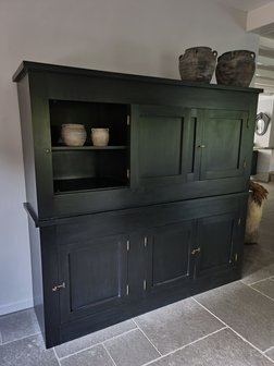 Stoere dichte kast old black Gili