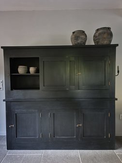 Stoere dichte kast old black Gili