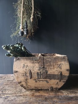 Rijstbak / rijstmaatje / houten bak met handvat  D.