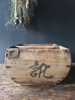 Rijstbak / rijstmaatje / houten bak met handvat  D.