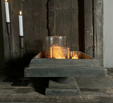 Plateau op voet/ tray op voet hout vierkant