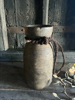 Nepalese kruik met touw C1 (hoogte 27,5cm)