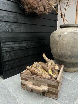 Oude houten bak met ijzer (afhalen)