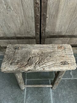 Oud houten kruk C