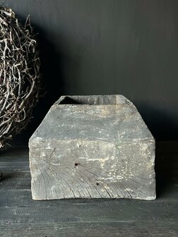 Oude houten poer| oude houten kaarshouder A