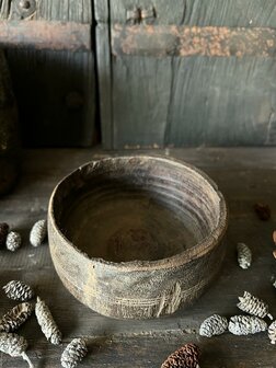 Oud Nepalees bakje | oud houten bakje donker 4