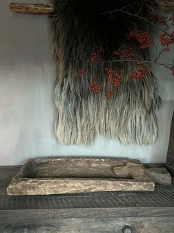 Authentieke Naga schaal met handvat | oude houten  bak met handvat  Be Uniq 