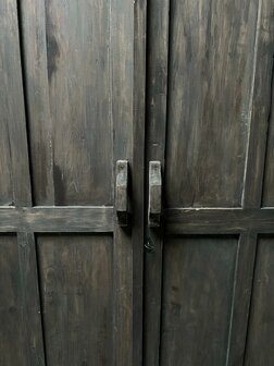 2 deurs kast met 2 laden vintage| grote vintage kast| landelijke stoere 2 deurskast
