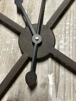 Klok bruin ijzer rond (afhalen)