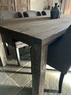 Eetkamertafel Driftwood met blokpoot| Landelijke eetkamertafel