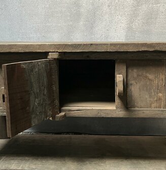 Sidetable Old Barn met deurtje