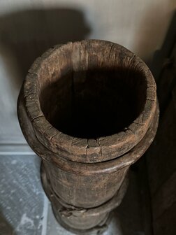 Hoge houten vijzel| hoge houten pot i Luksa