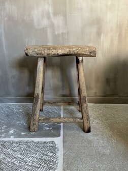 Oude houten kruk K