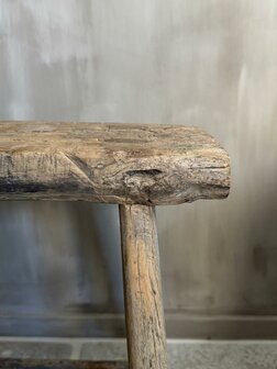 Oude houten kruk K