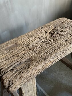 Oude houten kruk M