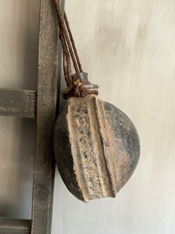 Oude stenen Sural kruik