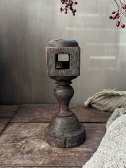 Oude houten baluster Z7