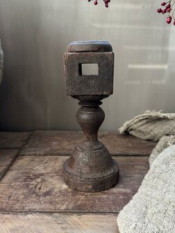 Oude houten baluster Z7