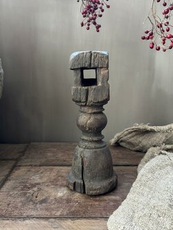 Oude houten baluster Z8