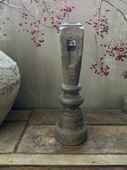 Oude houten baluster Z10