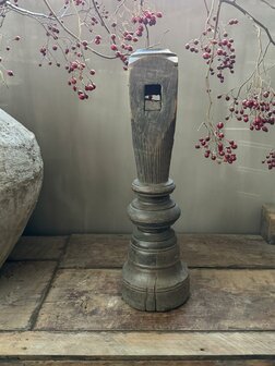 Oude houten baluster Z10