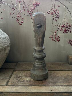 Oude houten baluster Z10