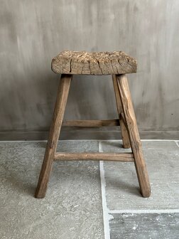Oude houten kruk E