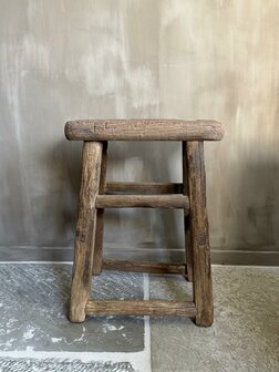 Oude houten kruk F
