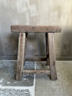 Oude houten kruk G