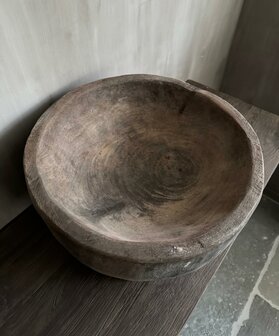 Houten bak Ninik op poten Luksa