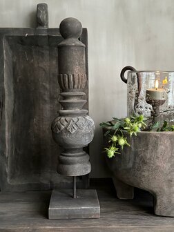 Ornament Timbul op standaard 