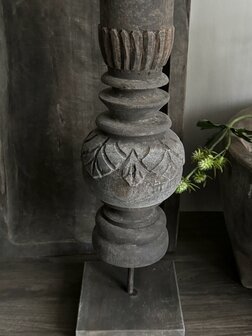 Ornament Timbul op standaard 