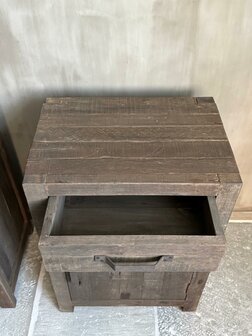 Nachtkastjes Driftwood met lade en deur A (afhalen)