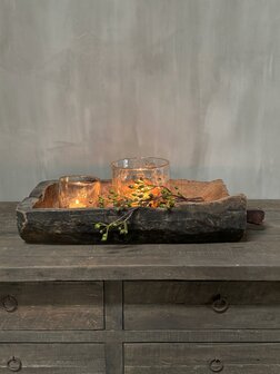 Oude geleefde houten bak met handvat