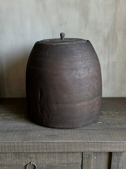 Oude houten pot met deksel Be-Uniq