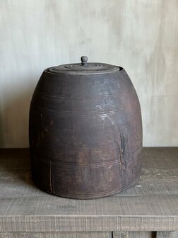 Oude houten pot met deksel Be-Uniq