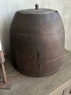 Oude houten pot met deksel Be-Uniq