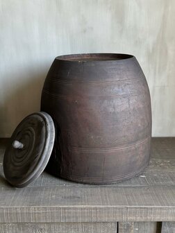 Oude houten pot met deksel Be-Uniq