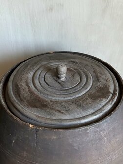 Oude houten pot met deksel Be-Uniq