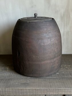 Oude houten pot met deksel Be-Uniq