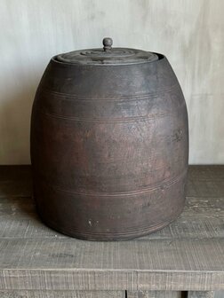 Oude houten pot met deksel Be-Uniq