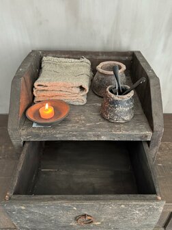 Old Farm box met lade Aura Peeperkorn 