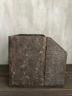 Old Farm box met lade Aura Peeperkorn 