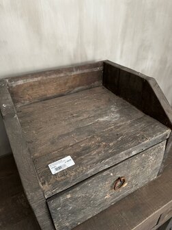 Old Farm box met lade Aura Peeperkorn 