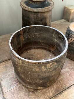Nepalese pot L1